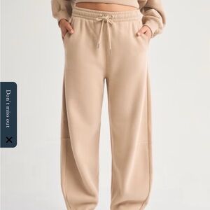 Abercrombie High Rise Sunday Barrel Sweatpant XS